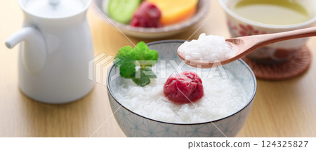 Plum porridge (rice porridge) 124325827