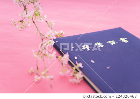 文憑和櫻花 124326468