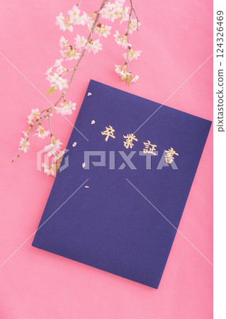 文憑和櫻花 124326469