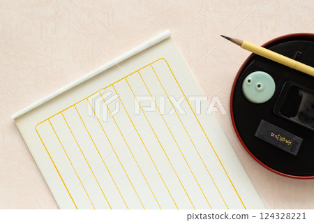 寫信：信紙、信封和筆 124328221