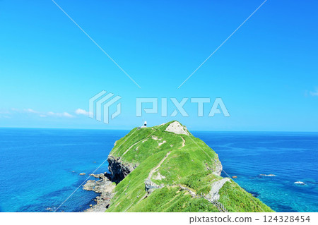 北海道藍天和藍色海的神祭司 124328454