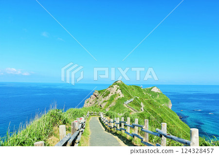 北海道藍天和藍色海的神祭司 北海道藍天和藍色海的神祭司 124328457