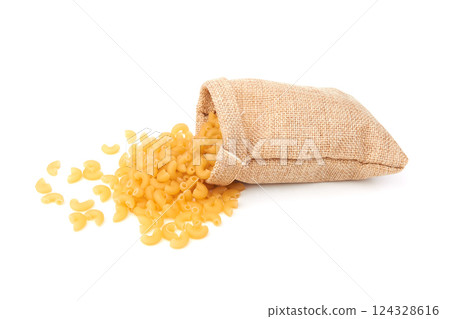 Elbow macaroni isolated 124328616