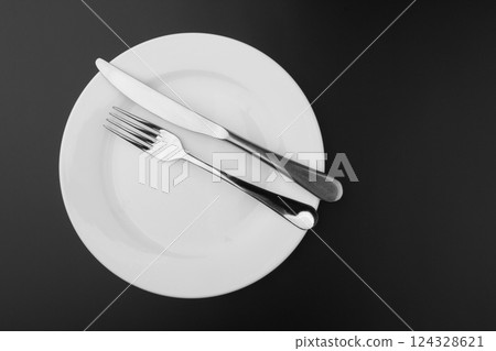 Cutlery with a plate 124328621
