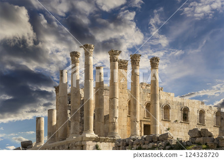 Temple of Zeus, Jordanian city of Jerash  (Gerasa of Antiquity), capital and largest city of Jerash Governorate, Jordan. Against the background of a beautiful sky with clouds 124328720