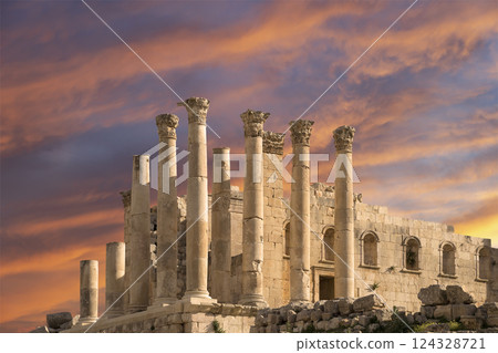 Temple of Zeus, Jordanian city of Jerash  (Gerasa of Antiquity), capital and largest city of Jerash Governorate, Jordan. Against the background of a beautiful sky with clouds 124328721
