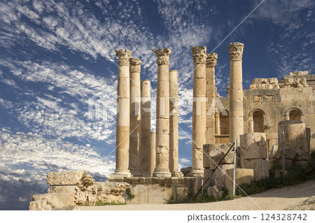 Temple of Zeus, Jordanian city of Jerash  (Gerasa of Antiquity), capital and largest city of Jerash Governorate, Jordan. Against the background of a beautiful sky with clouds 124328742