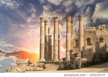 Temple of Zeus, Jordanian city of Jerash  (Gerasa of Antiquity), capital and largest city of Jerash Governorate, Jordan. Against the background of a beautiful sky with clouds 124328747