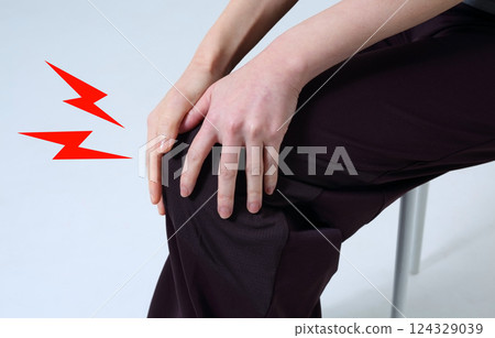 knee pain images 124329039