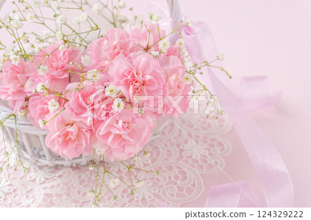 White flower basket with pink carnations 124329222
