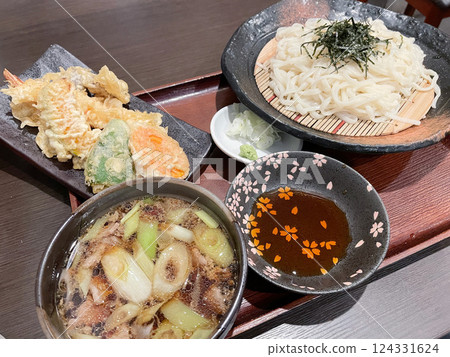 鴨肉蒸烏龍麵 124331624