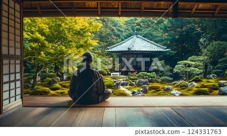 禪修僧人的背影以及日本庭園與寺廟景觀 124331763