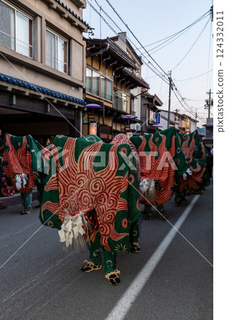 Spring Takayama Festival Lion Dance Offering Hida Takayama April Spring Takayama Festival Lion Dance Offering Hida Takayama April 124332011