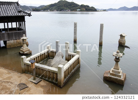 Kameishi Shrine 124332121