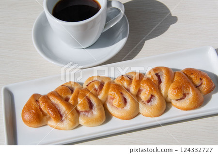 Bacon epi and coffee Bacon epi and coffee 124332727