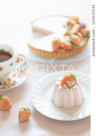 cute strawberry sweets 124333545