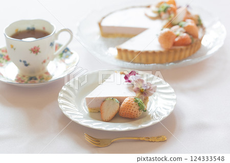 草莓慕斯塔 124333548