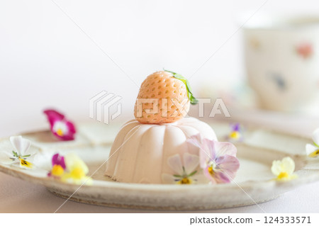 Cute strawberry mousse Cute strawberry mousse 124333571