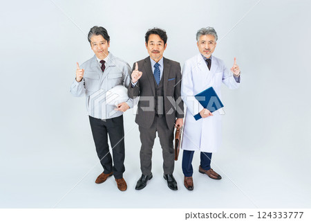 推薦一組不同職業(醫生,工程師,商人)的中年男性全身照 推薦一組不同職業(醫生,工程師,商人)的中年男性全身照 124333777