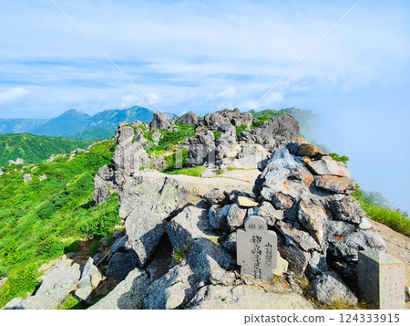 夏季登山火打山、妙高山（從妙高南峰眺望北峰及火打山） 124333915