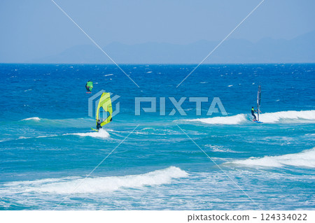 Enjoy windsurfing in the sea at Kirara Taki Roadside Station, Shimane Prefecture Enjoy windsurfing in the sea at Kirara Taki Roadside Station, Shimane Prefecture 124334022
