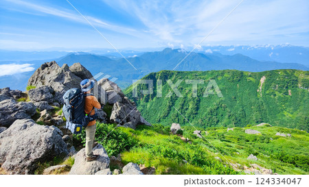 Hiuchi and Myoko mountain climbing in summer (view of Mt. Kurohime, Mt. Takatsuma and the Northern Alps from the southern peak of Mt. Myoko) 124334047