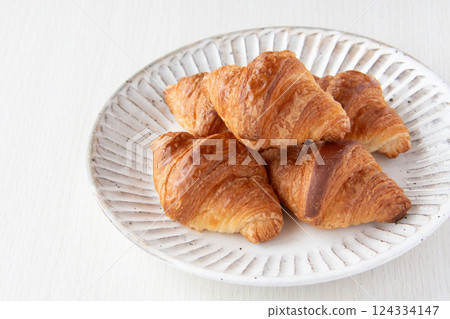 Freshly baked croissant Freshly baked croissant 124334147