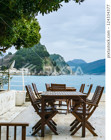 table, relaxing, garden 124334377