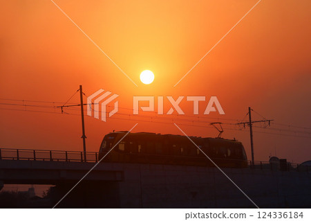 宇都宮市：輕軌（新一代電車）和日落 124336184