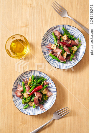 蒜蓉螢魷油菜花 124336241