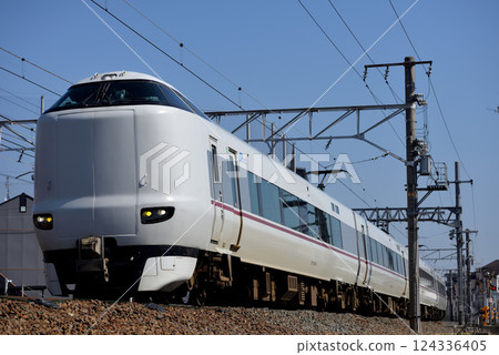 287 series express train Kounotori No. 5 running on the Tokaido Main Line 287 series express train Kounotori No. 5 running on the Tokaido Main Line 124336405