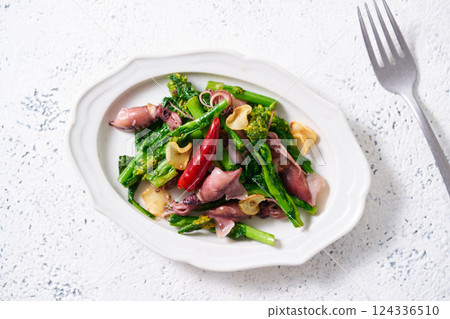Stir-fried firefly squid and rape blossoms with garlic Stir-fried firefly squid and rape blossoms with garlic 124336510