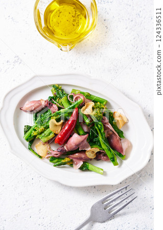 蒜蓉螢魷油菜花 124336511