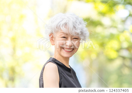 Senior woman portrait 124337405
