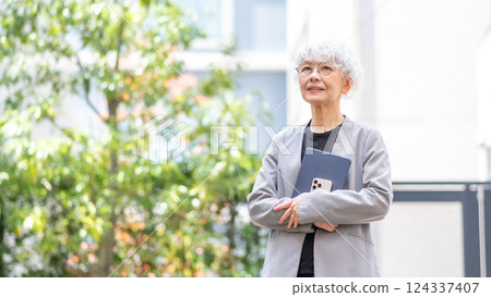 高級女性商業房地產 124337407