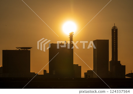 "Saitama Prefecture" Saitama New Urban Center and the setting sun "Saitama Prefecture" Saitama New Urban Center and the setting sun 124337564