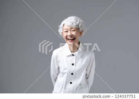 Senior woman with gray hair 124337751