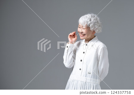 Senior woman with gray hair 124337758