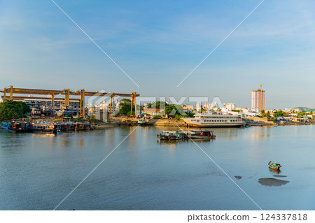 The river is in the city. 124337818