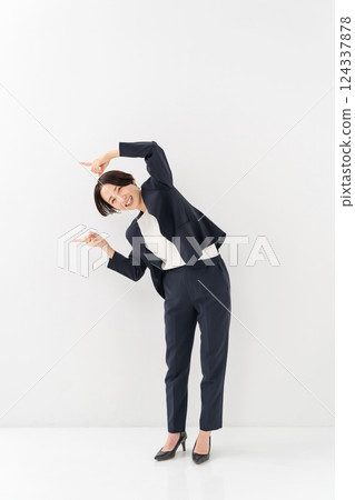 女商務全身舞蹈 124337878