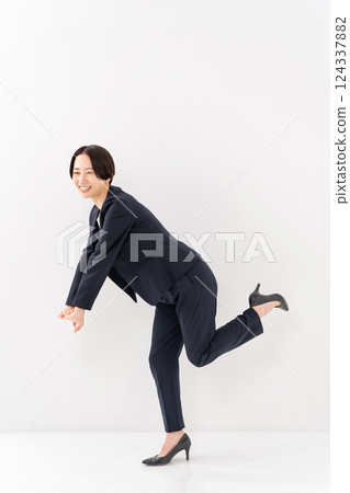 女商務全身舞蹈 124337882