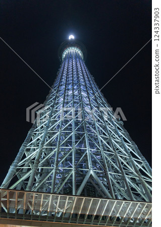 "Tokyo" Night view of Tokyo Skytree from Tokyo Solamachi 124337903