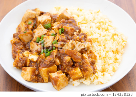 Delicious Makuba fried rice box lunch 124338123