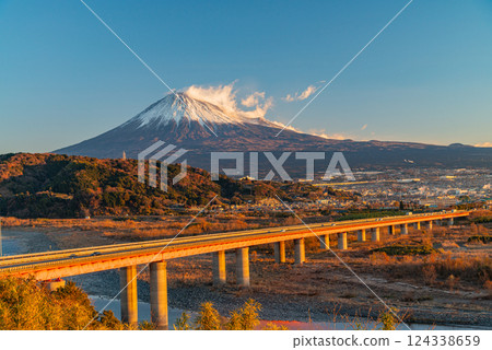 [靜岡縣] 東名高速公路、藤川大橋和富士山 124338659