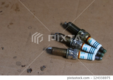Spark plugs that have reached the end of their life 124338975