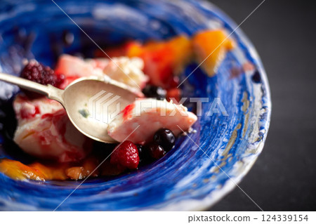 Close up Mix berry cheese cake 124339154