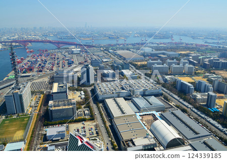 從大阪府咲洲廳舍(Cosmo Tower)的瞭望台望去的海灣地區 從大阪府咲洲廳舍(Cosmo Tower)的瞭望台望去的海灣地區 124339185