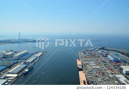 從大阪府咲洲廳舍（Cosmo Tower）的瞭望台望去的海灣地區 124339186