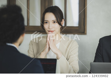 Businessmen meeting in a conference room Businessmen meeting in a conference room 124339402