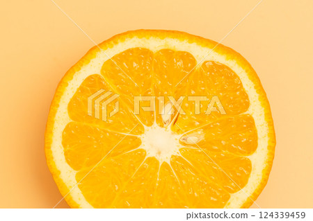 紅色夏橘的橫斷面 紅色夏橘的橫斷面 124339459